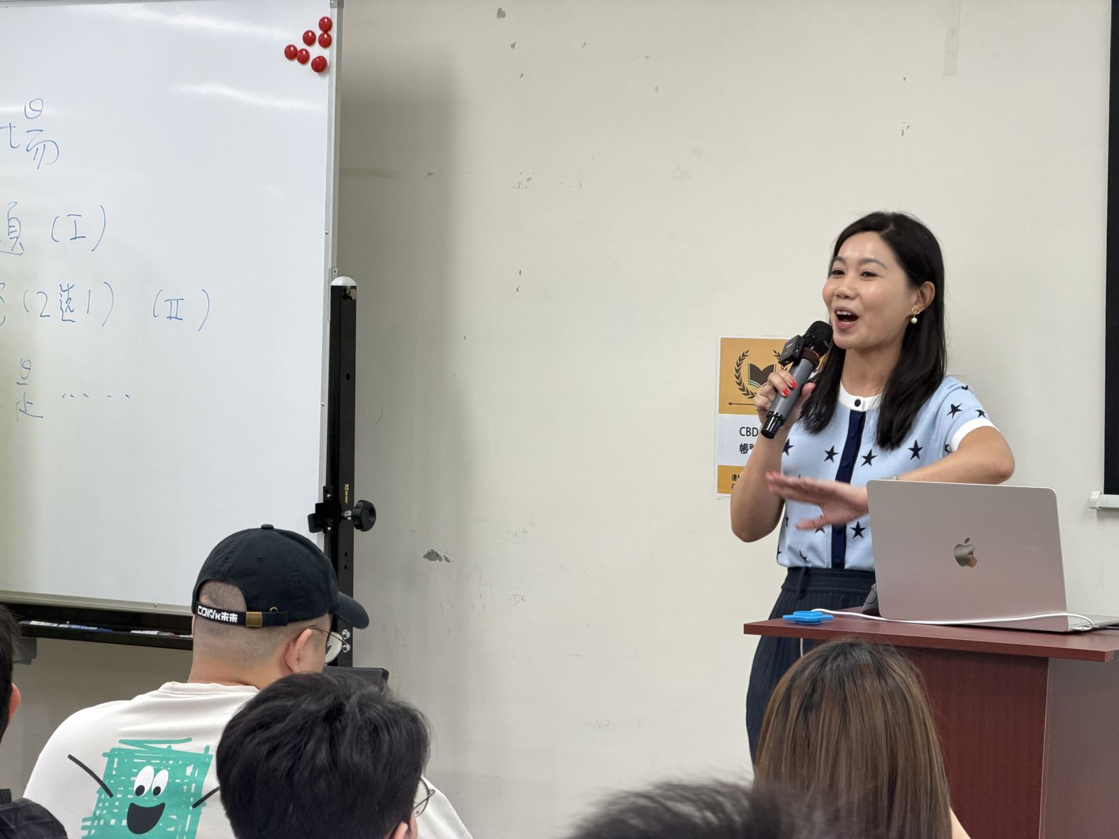 愛咪於課程中講解